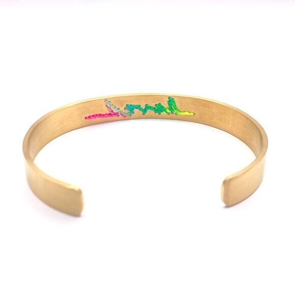 Minimalist gold loved threaded message cuff bracelet - Picture 2 of 4